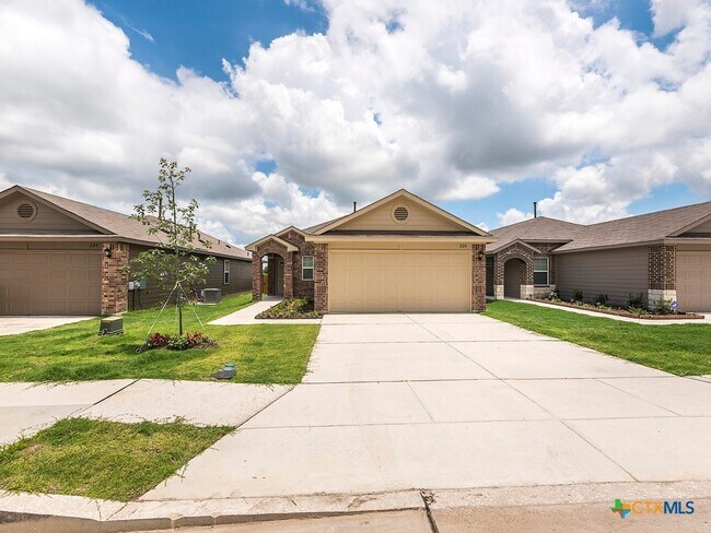 Photo - 224 Lake Gln