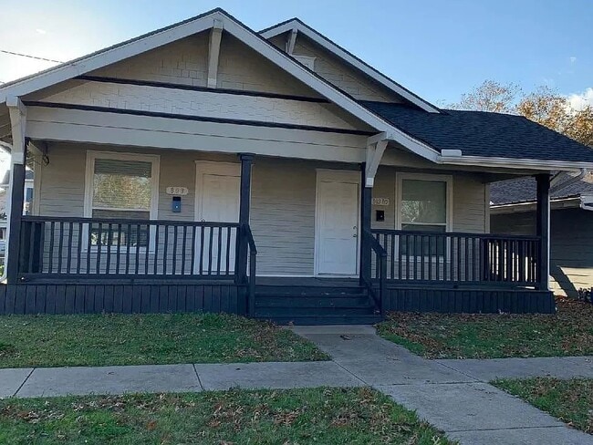 803 N McKinney St Unidad 1.5