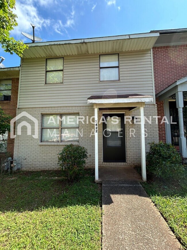 2422 Hampstead Dr