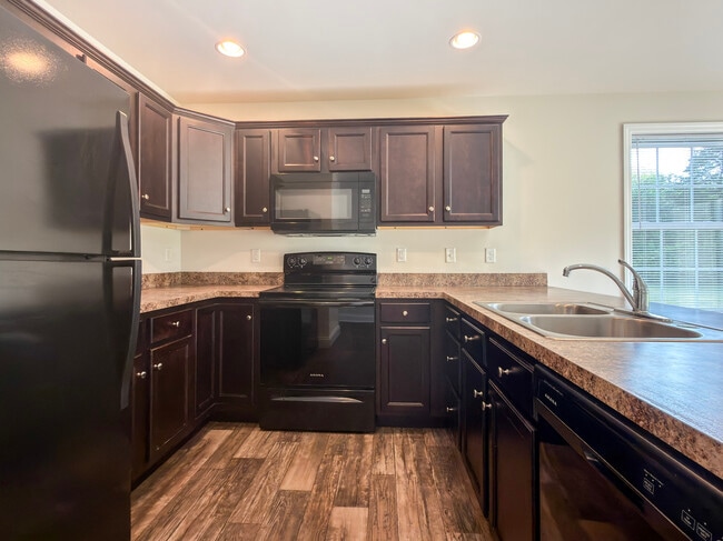 Photo - 141 Cedarwood Dr