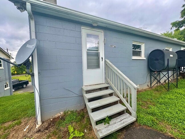 Building Photo - 2073 Castleton Rd Rental