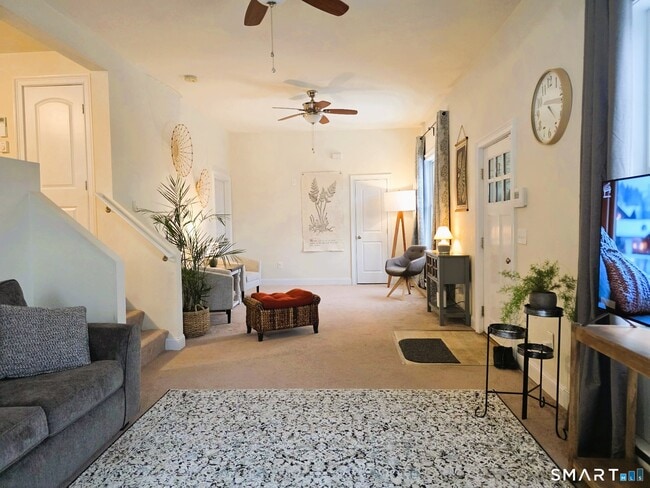 Photo - 611 Military Hwy