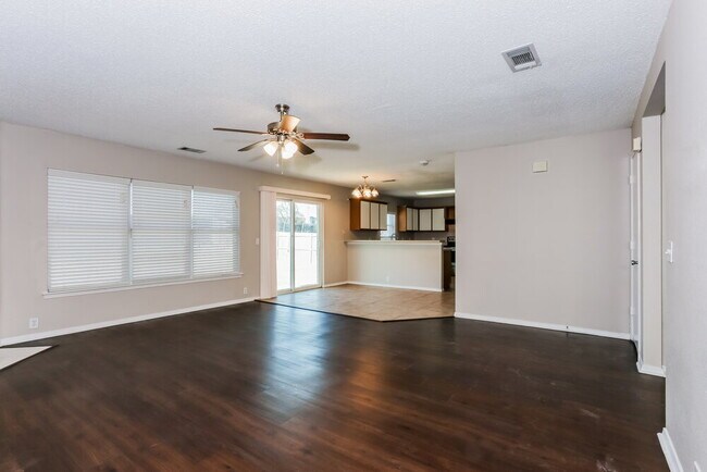 Photo - 1511 Columbia Dr