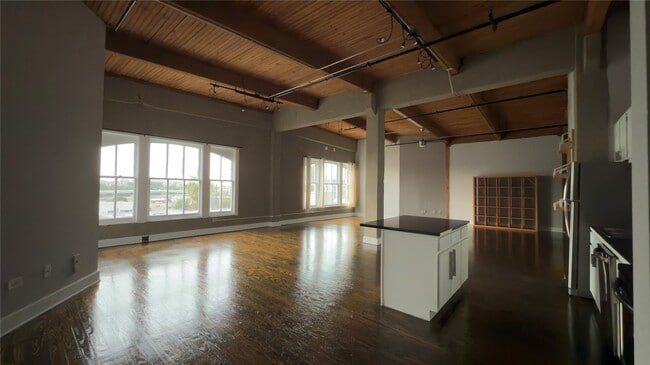 Building Photo - 711 William St Unit 308