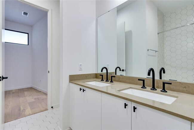 Photo - 800 Embassy Dr Unidad 416