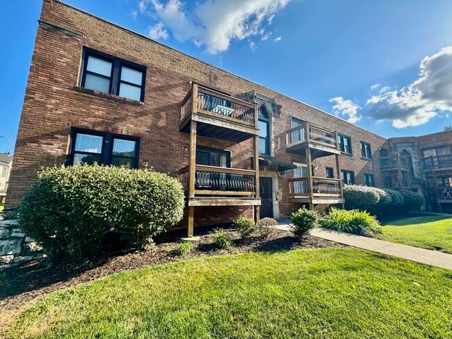 Building Photo - 4540 Jarboe St Unit 4 Rental