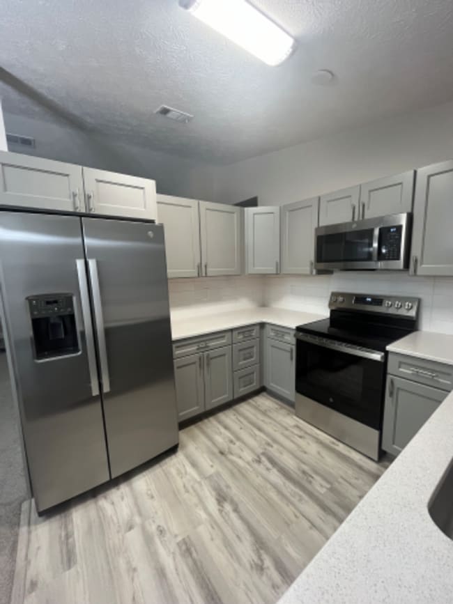 Building Photo - Updated 2/2 in Indian River Estates