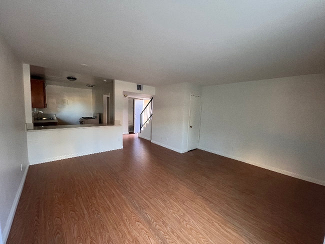 Photo - 305 N Vinedo Ave Unit 2