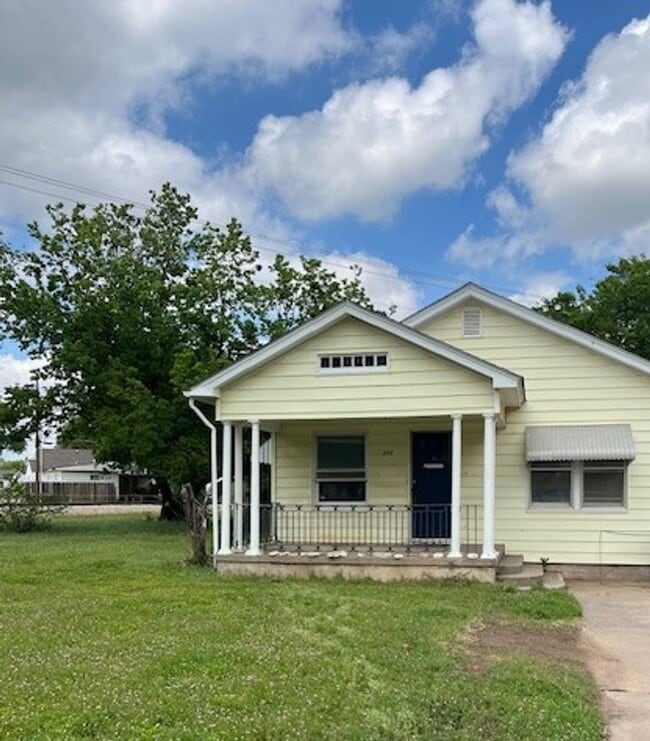 Great Location! - Great Location! House