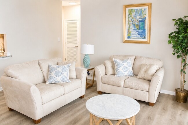 Photo - Country Club Apartments