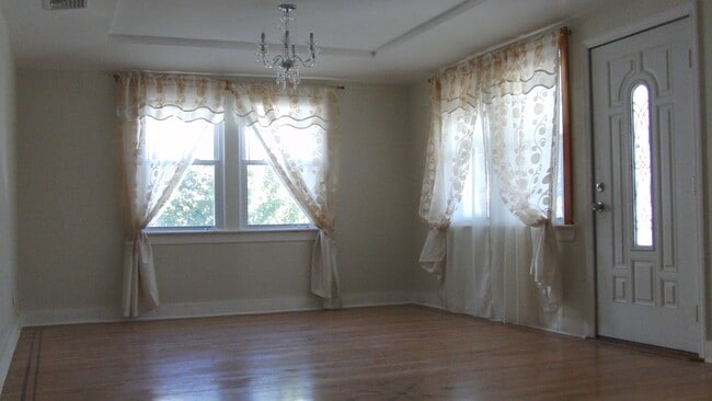 Photo - 12-70 Edward St