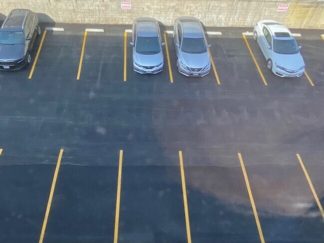 Photo - Natural Light Studio in Koreatown - Utilit...