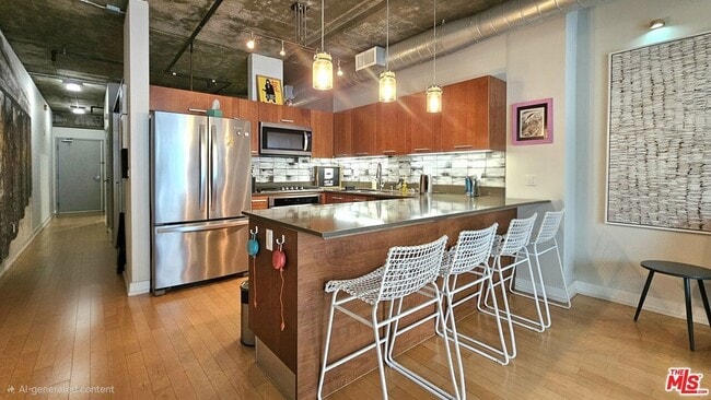 645 W 9th St