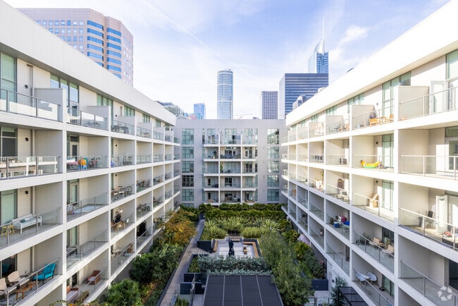 Atrio del jardín zen - 8th and Grand