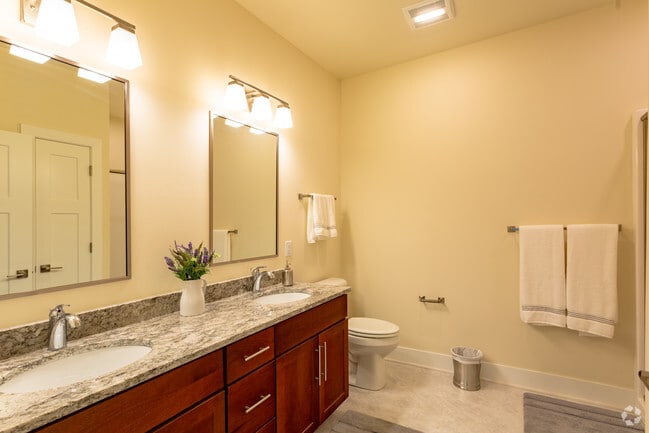 2BR, 2BA - Lower Corner
