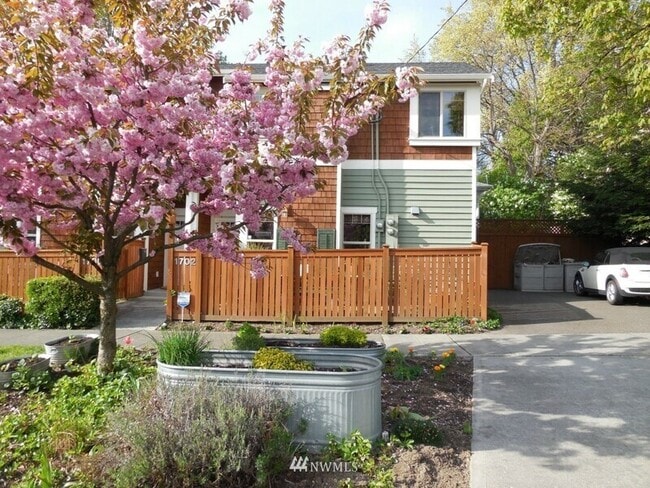Photo - 1702 E Columbia St