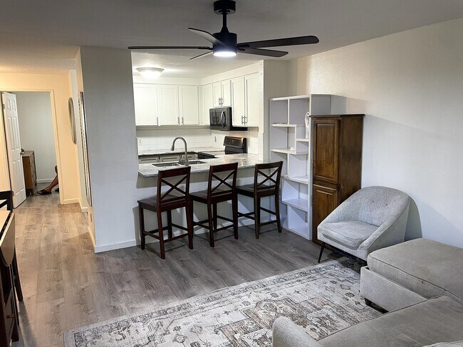 Photo - Kihei Shores - Furnished 2 Bed/2Bath Condo - Pool and Hot Tub - 2 Parking Spaces