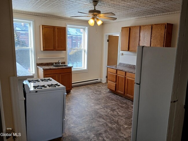 Building Photo - 16 Cataract St Unit #2