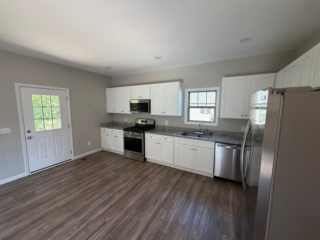 Photo - 146 Apache Ln