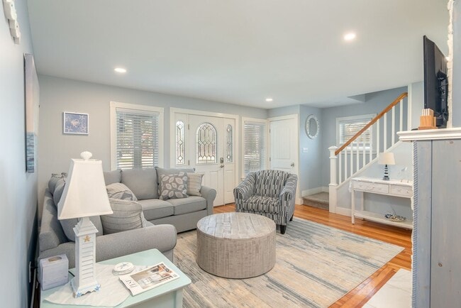 Photo - 1073 Post Rd