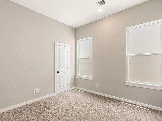 Photo - 6712 Parker Oaks Ln