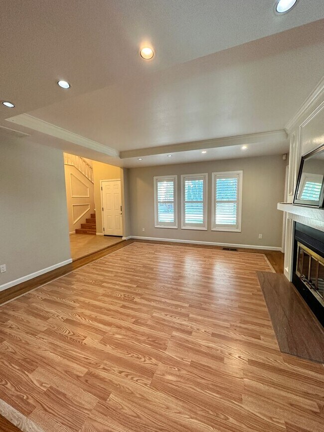 Photo - East Sacramento Stunner with built in pool!