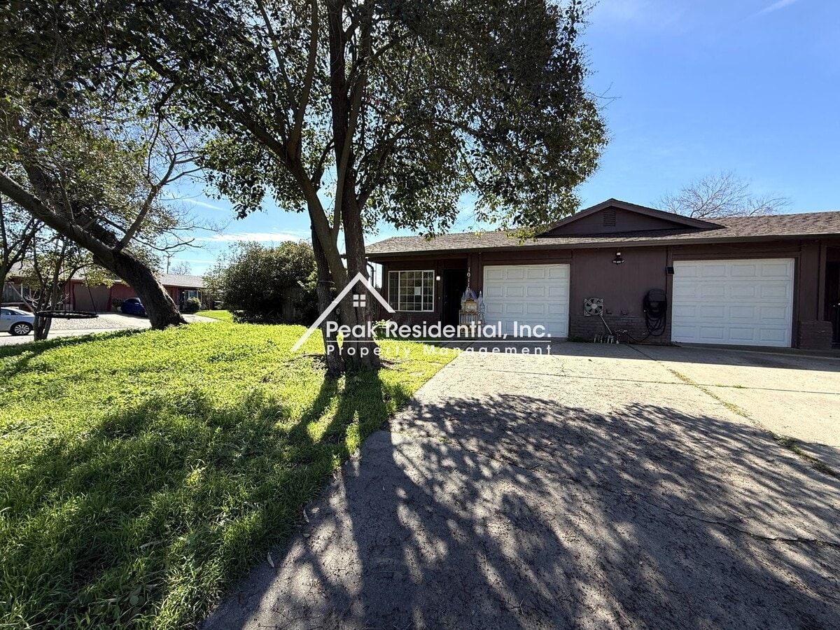 Photo - Nice 2bd/1ba Duplex with 1-Car Garage near Routier Rd & Hwy 50