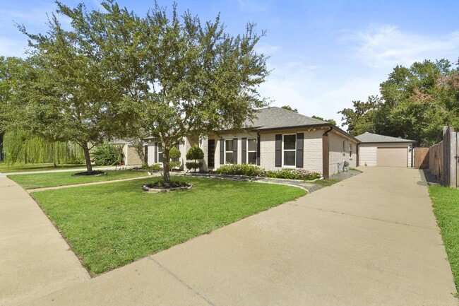 Photo - 15710 Creekhaven Dr