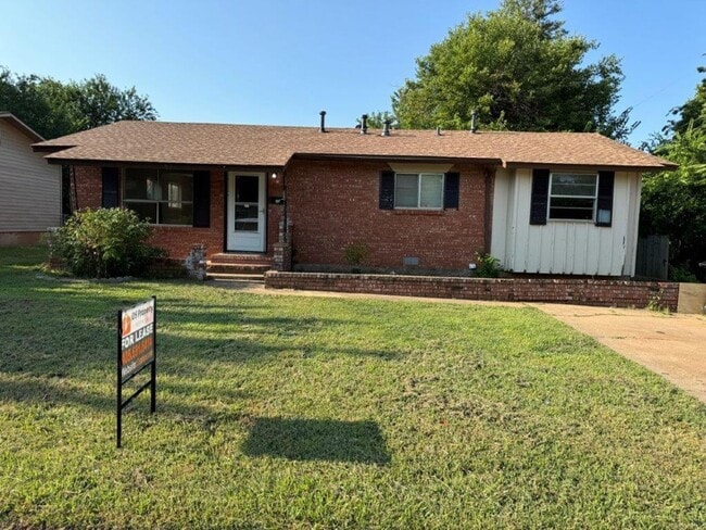 Building Photo - 3 bed, 1 bath home for rent in Moore near Santa Fe and NW 27th Street, New paint, and flooring!