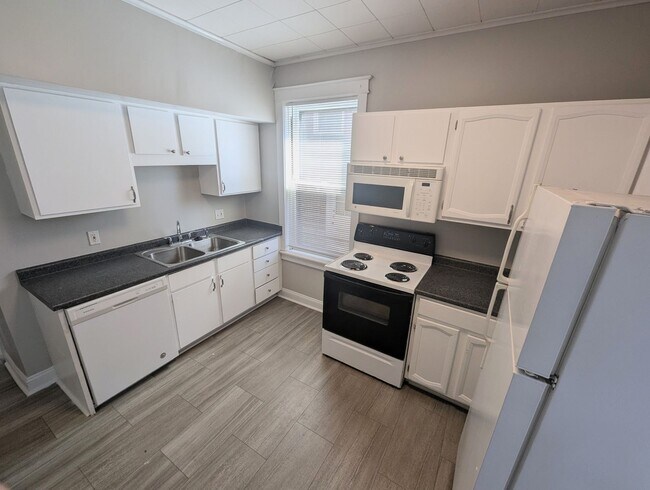 Building Photo - 5707 Dewey Ave Unit 1F Rental