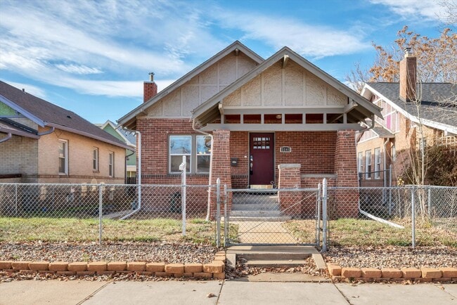 Building Photo - Stunning Craftsman Home in the Heart of Denver!