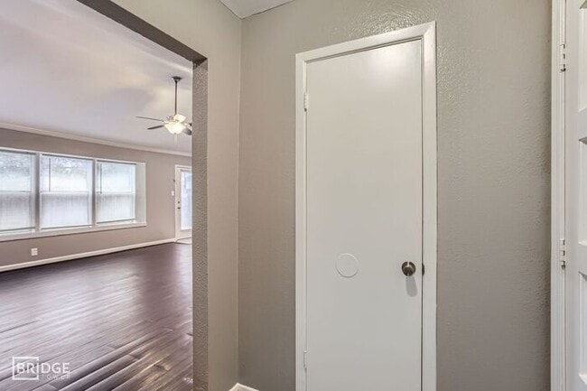 Photo - 5607 Circlegate Dr