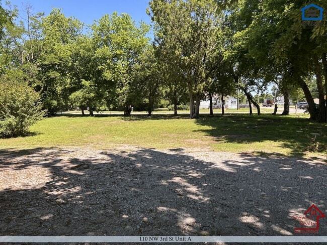 Photo - 110 NW 3rd St