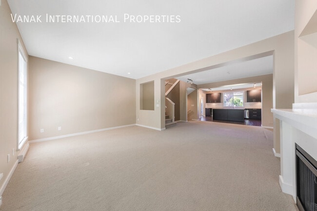 Photo - Spacious 4Bed Townhome in the Heart of Coquitlam