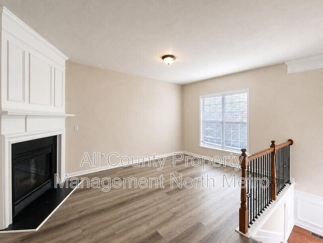 Photo - 1006 Whittington Way