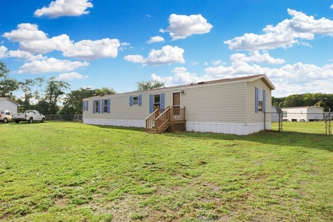 Photo - 2 BR, 2 BA Mobile Home w/ 2-Car Detached G...
