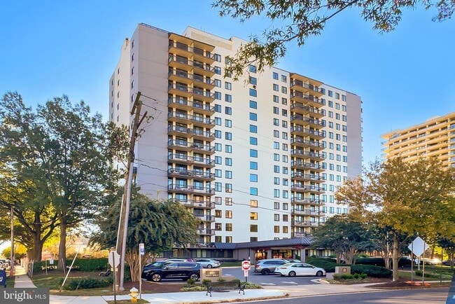 Photo - 801 N Pitt St Unidad 505