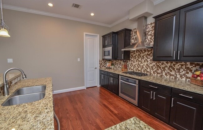 Building Photo - 1612 Knox St Unit B Rental