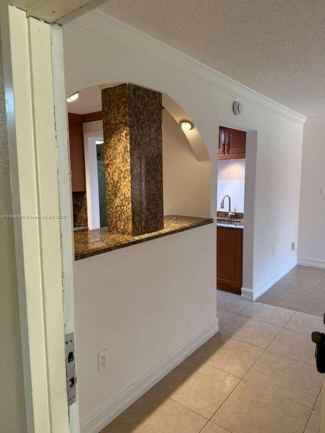 Photo - 7000 NW 186th St Unidad 4-129A