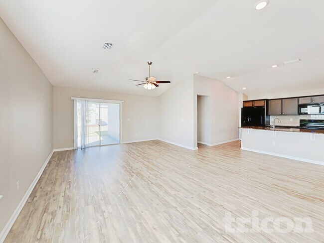 Photo - 8096 Hind Wy