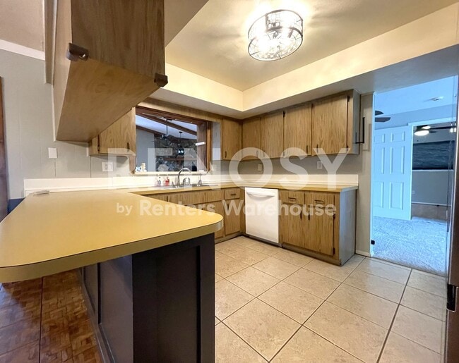 Photo - 802 Embassy Rd