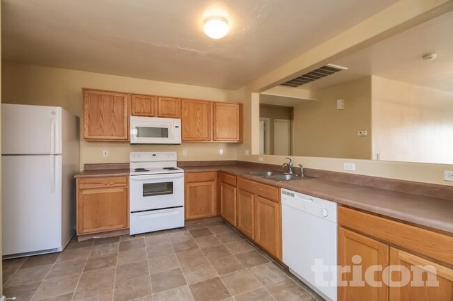 Photo - 10410 W Pioneer St