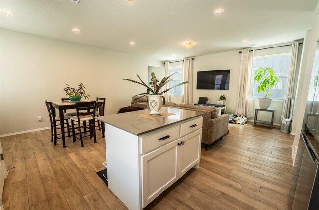 Photo - 125 Fabion St