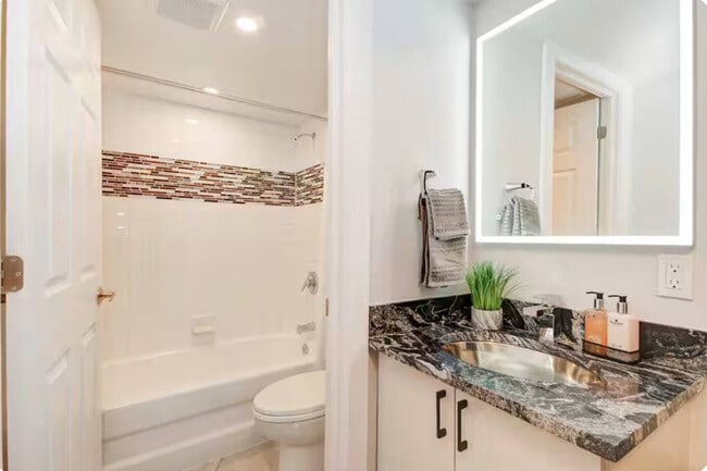 Photo - 330 McLeod St Unit SI ID1538984P