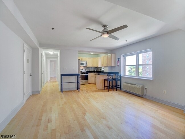 Photo - 70 S Munn Ave