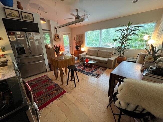 Photo - 2206 E 9th St