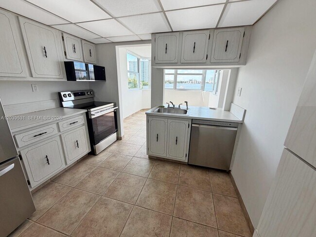 Photo - 16546 NE 26th Ave Unit 4B