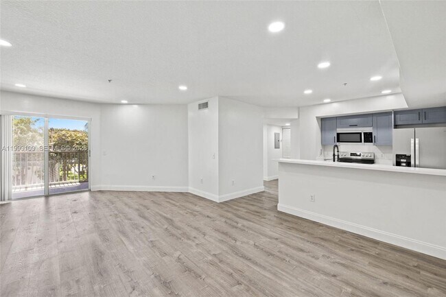 Photo - 470 S Park Rd