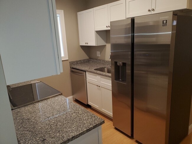 Building Photo - 110 Lucerne St Unit 0