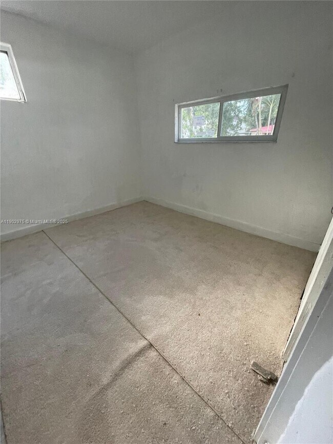 Photo - 640 NE 136th St